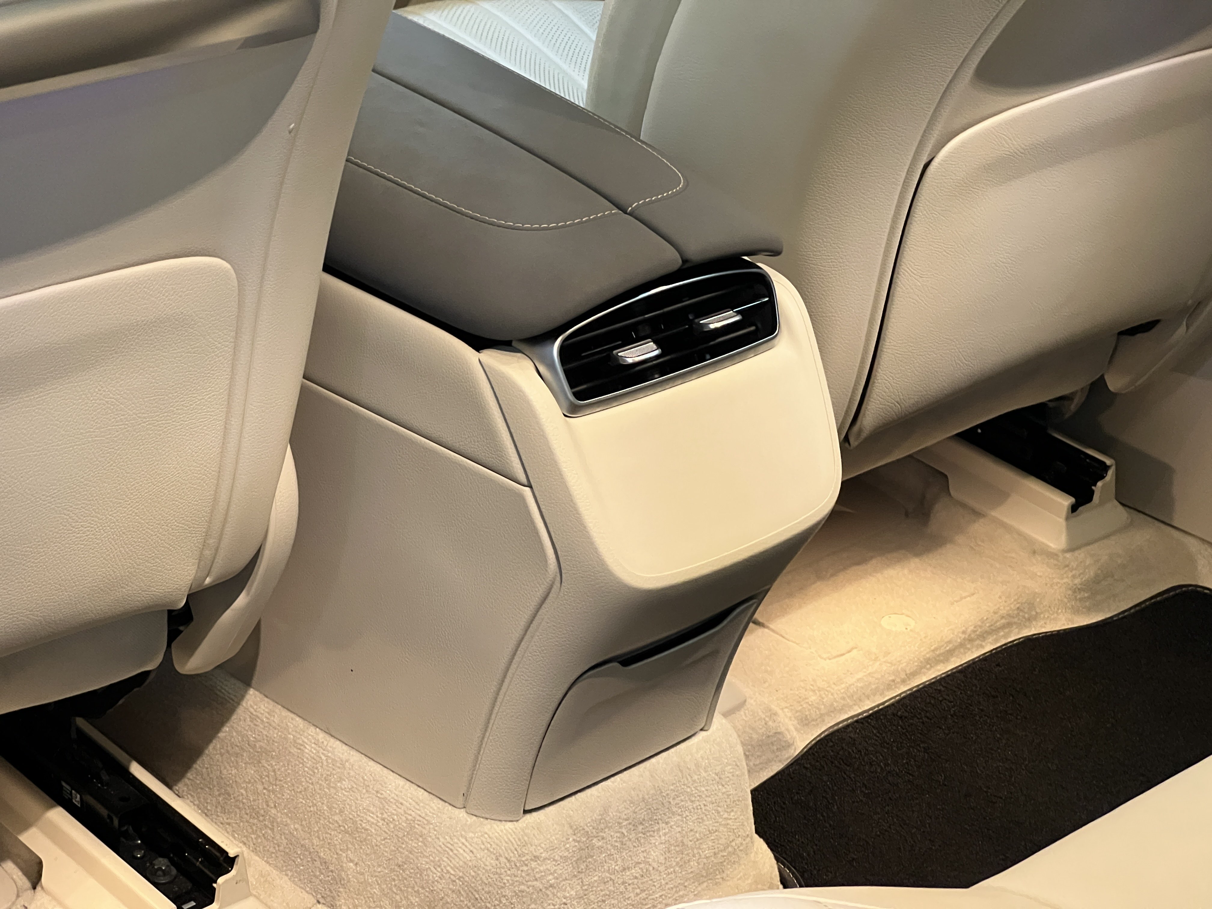 Mercedes-Benz EQS SUV 2023 car image #30