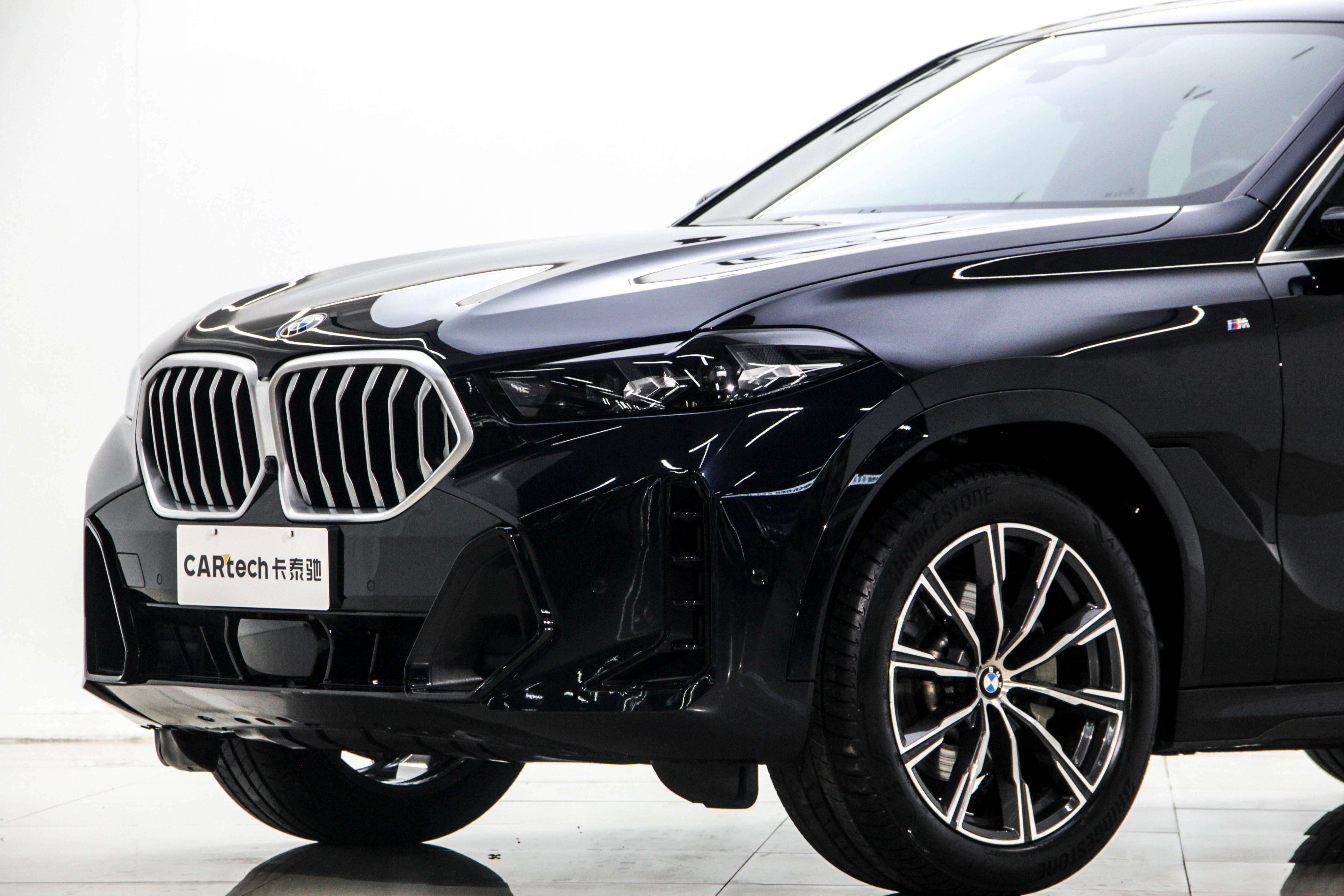 BMW X6 2023 car image #30
