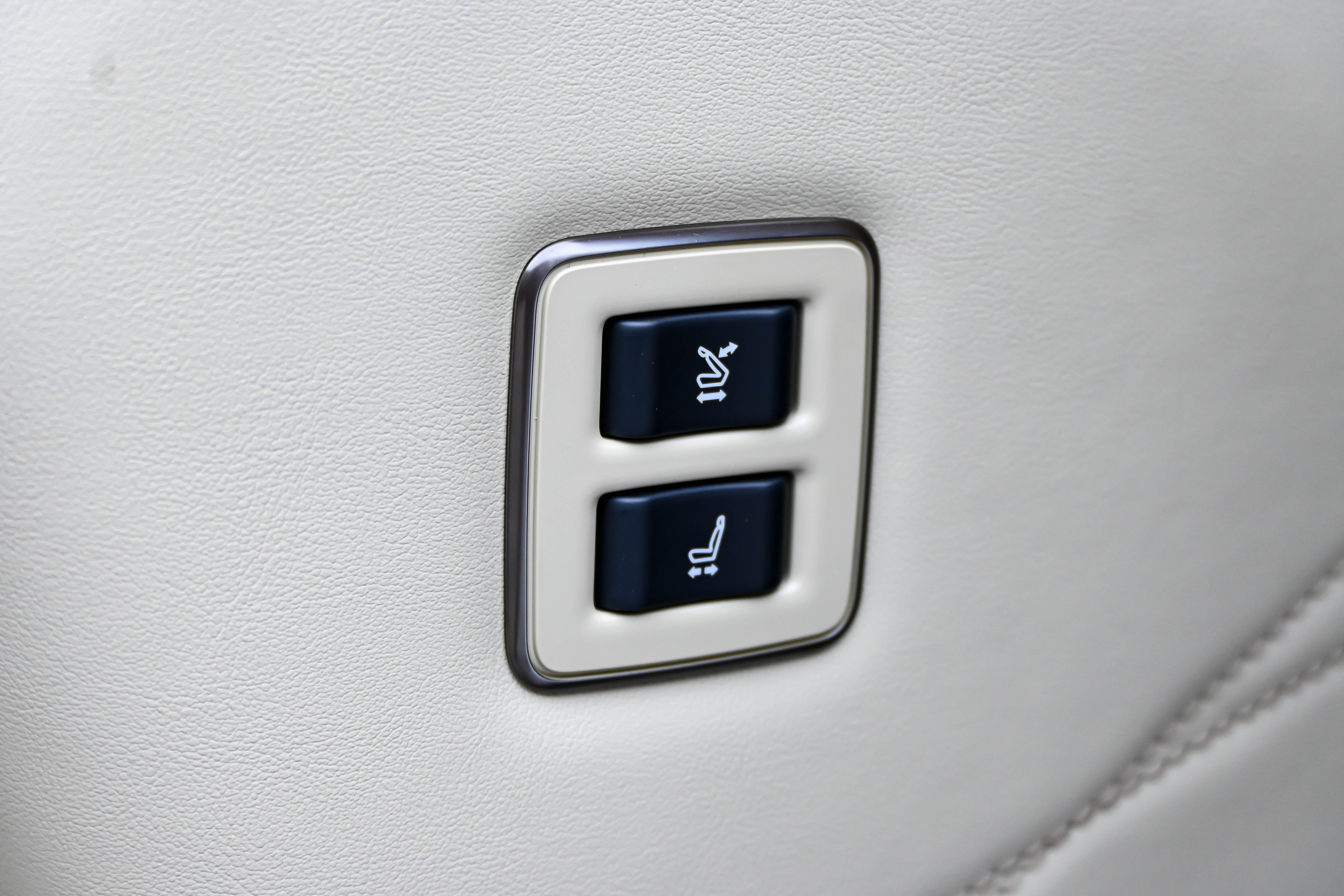 Toyota Vellfire 2026 صورة سيارة #30