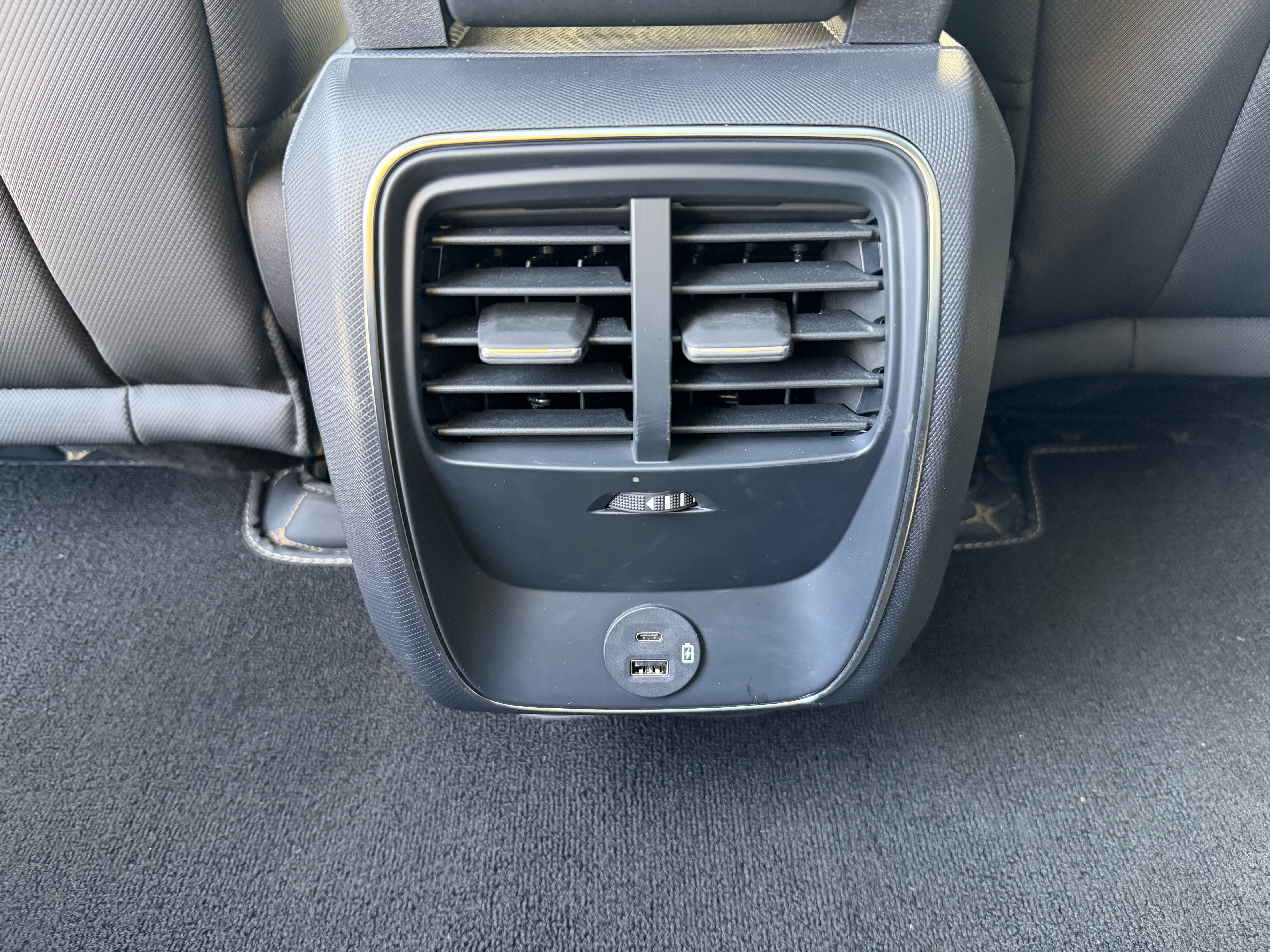 Ford Mustang Mach-E 2024 صورة سيارة #30