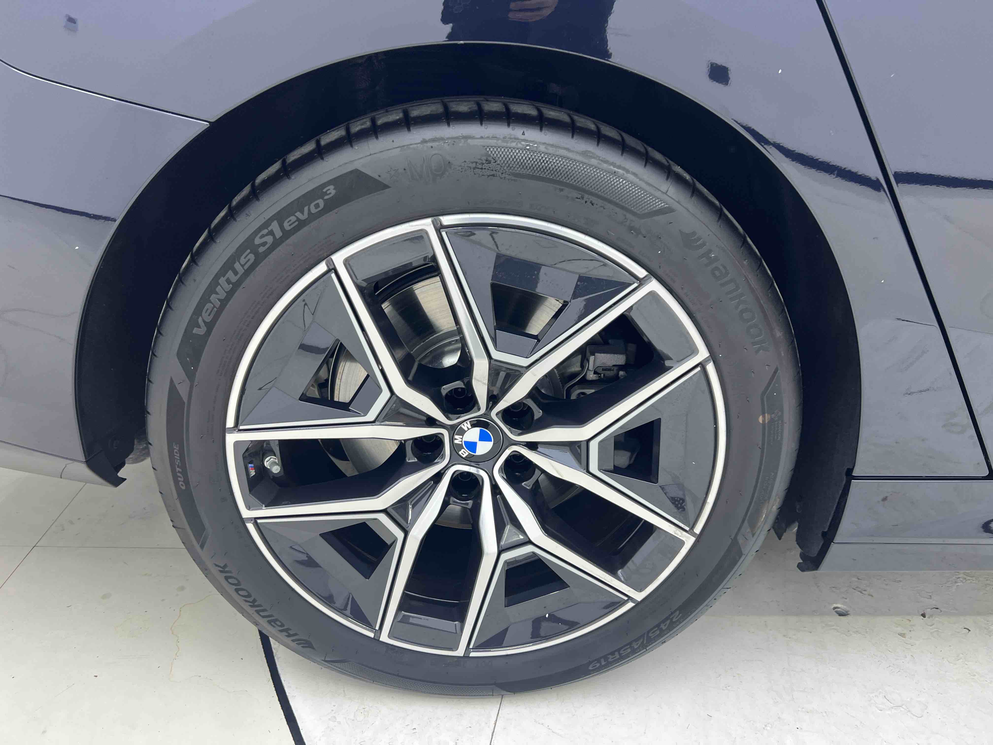 BMW i5 2025 car image #30