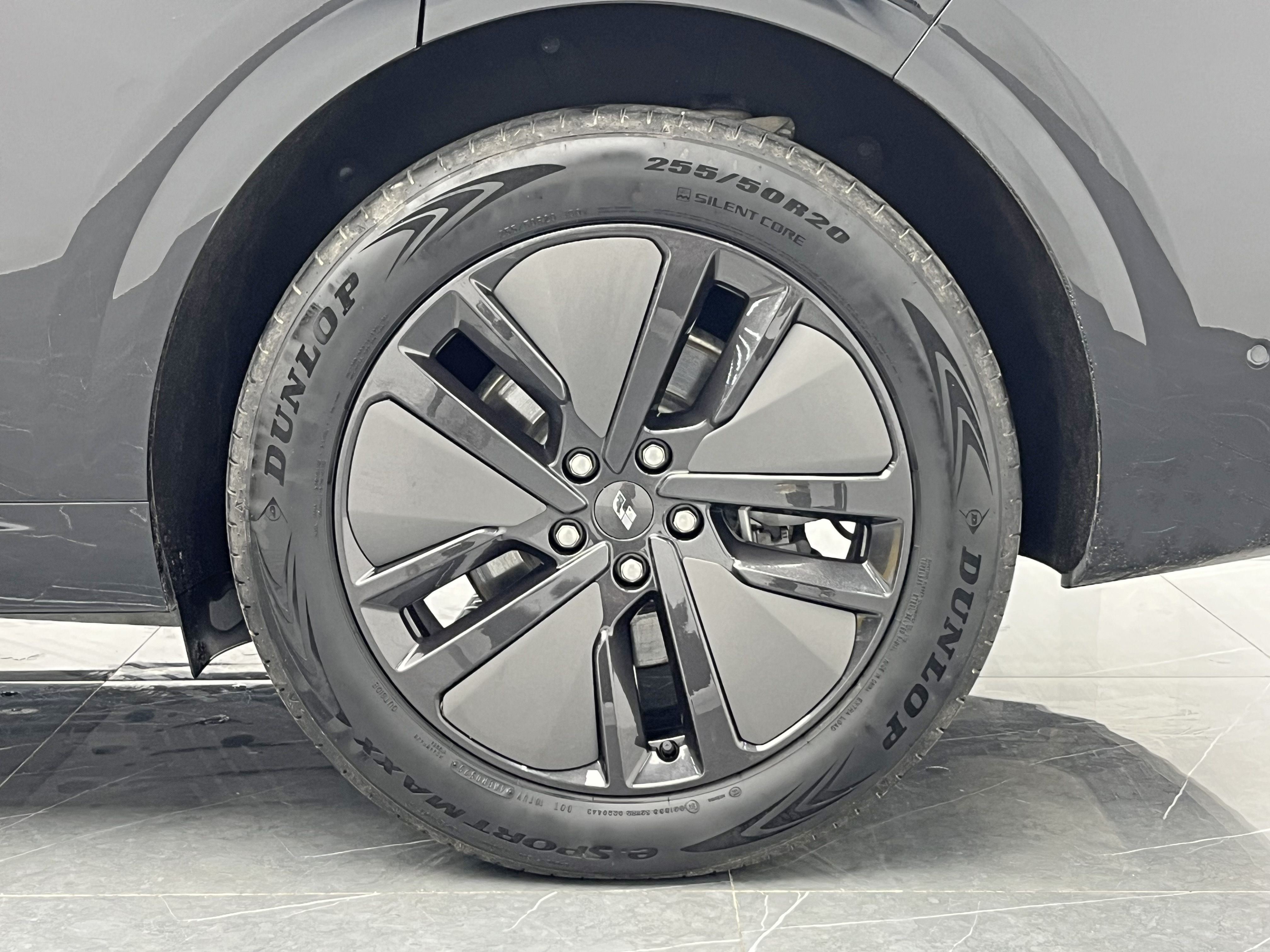 Li L6 2025 image de voiture #30