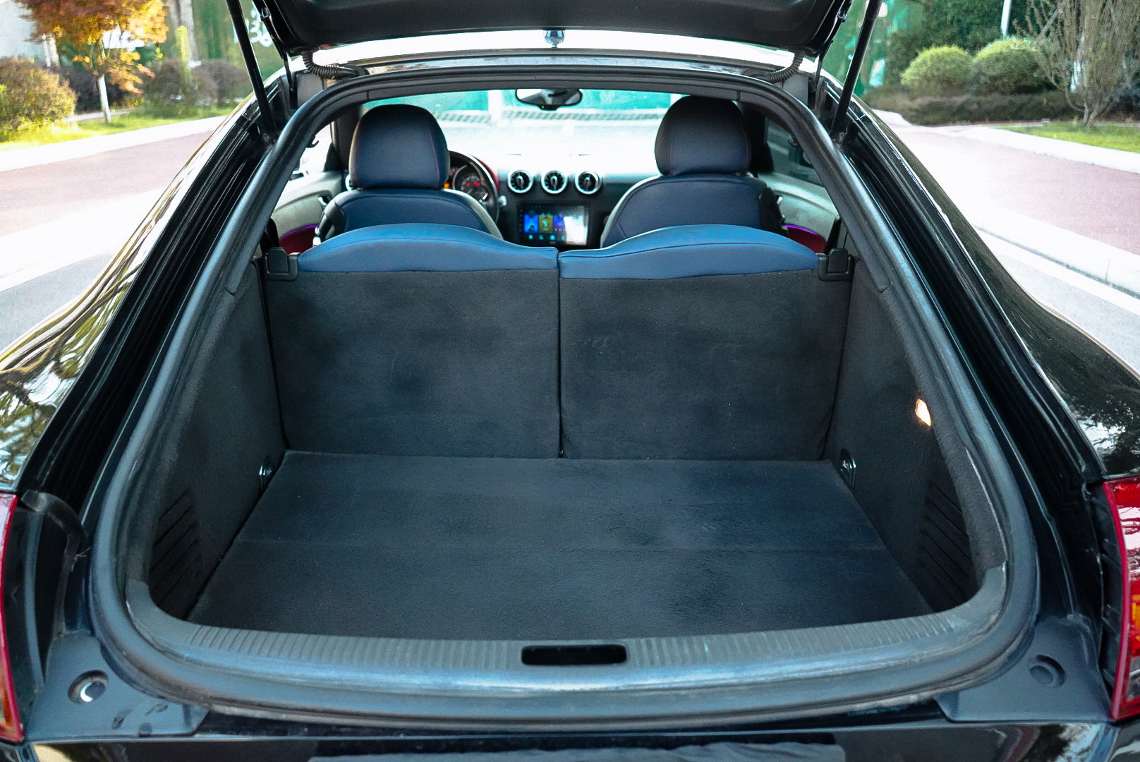 Audi TTS 2011 car image #30