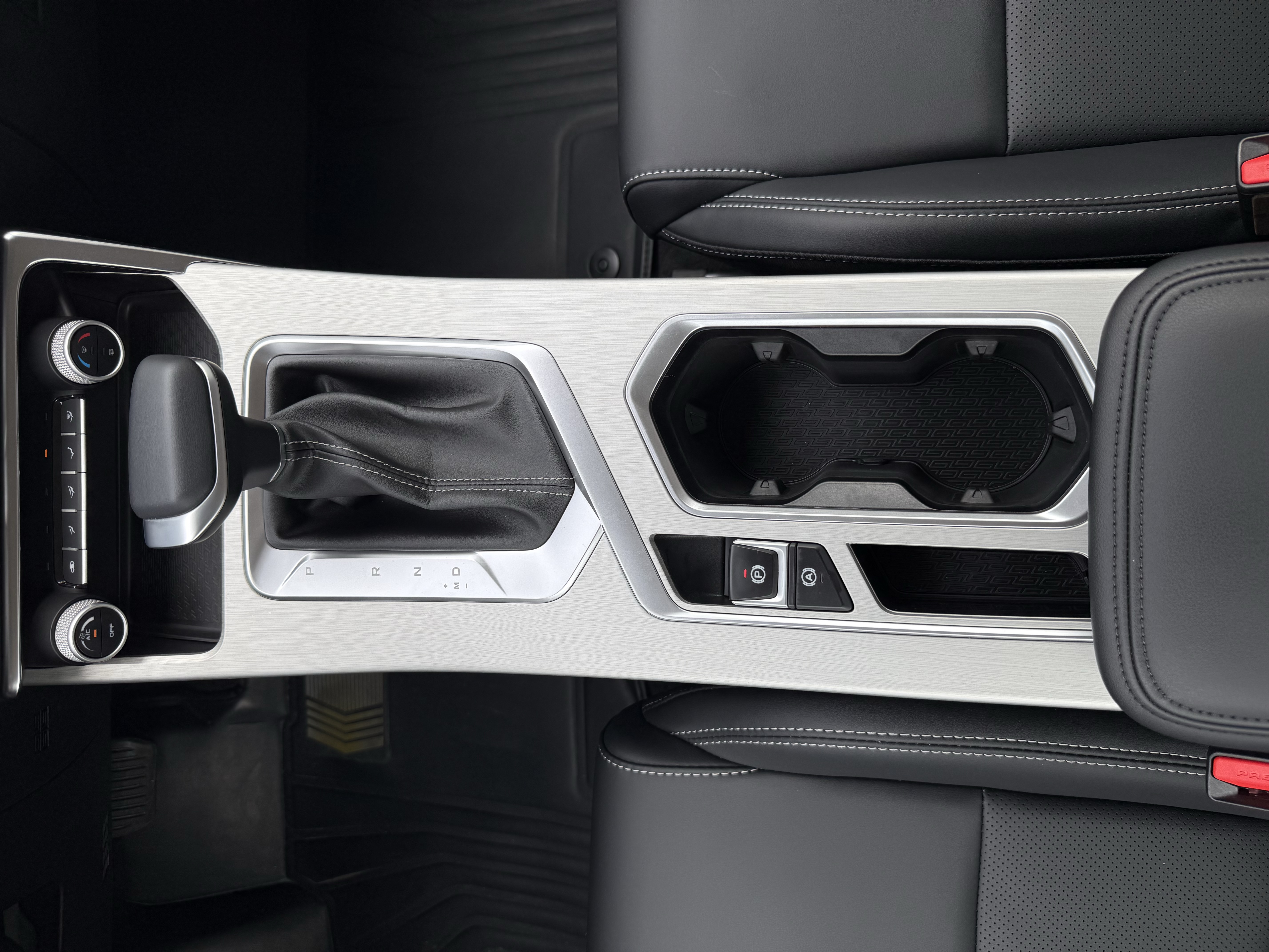 GEELY Coolray 2025 car image #30
