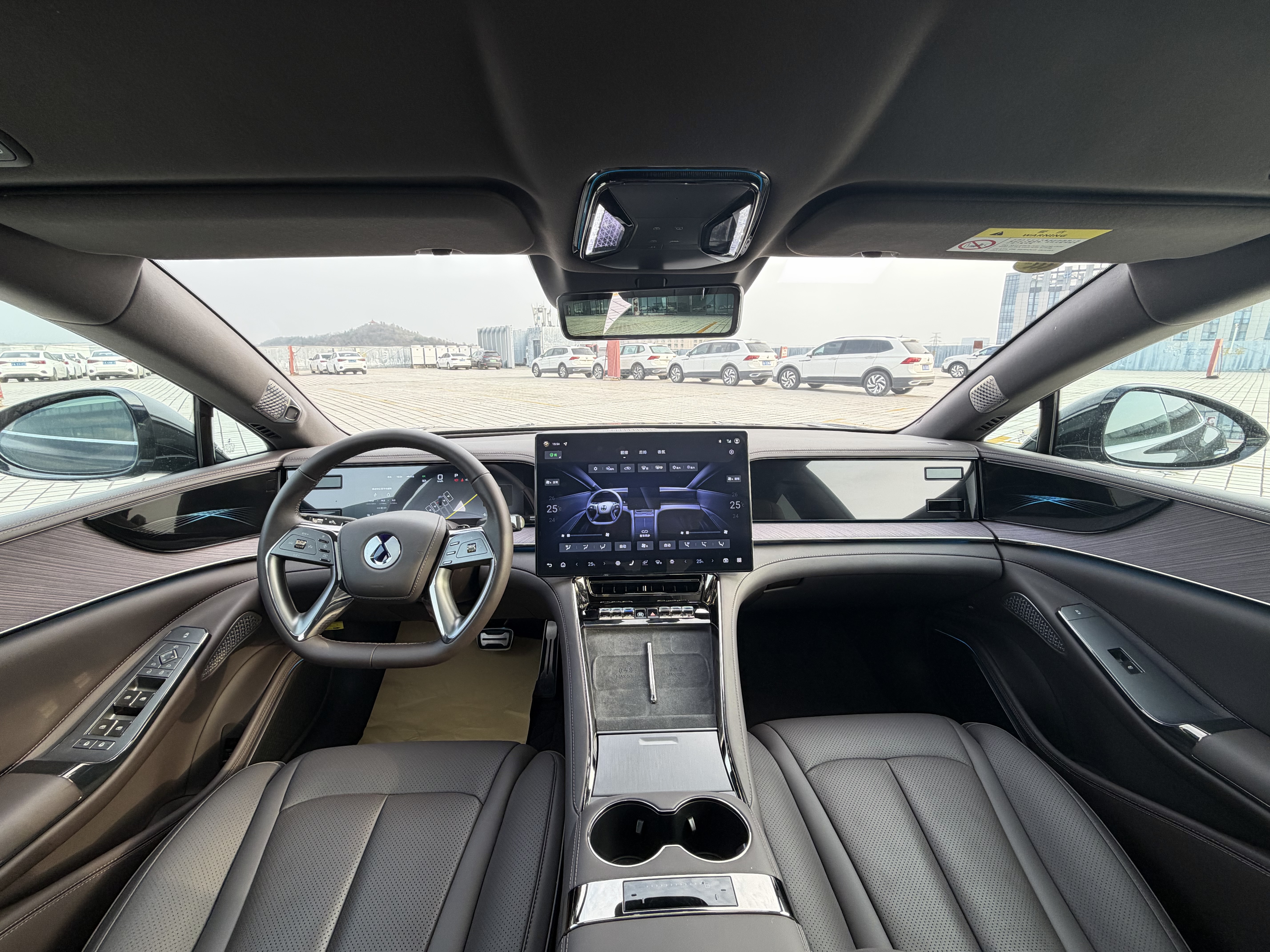 Denza Z9 2024 car image #30