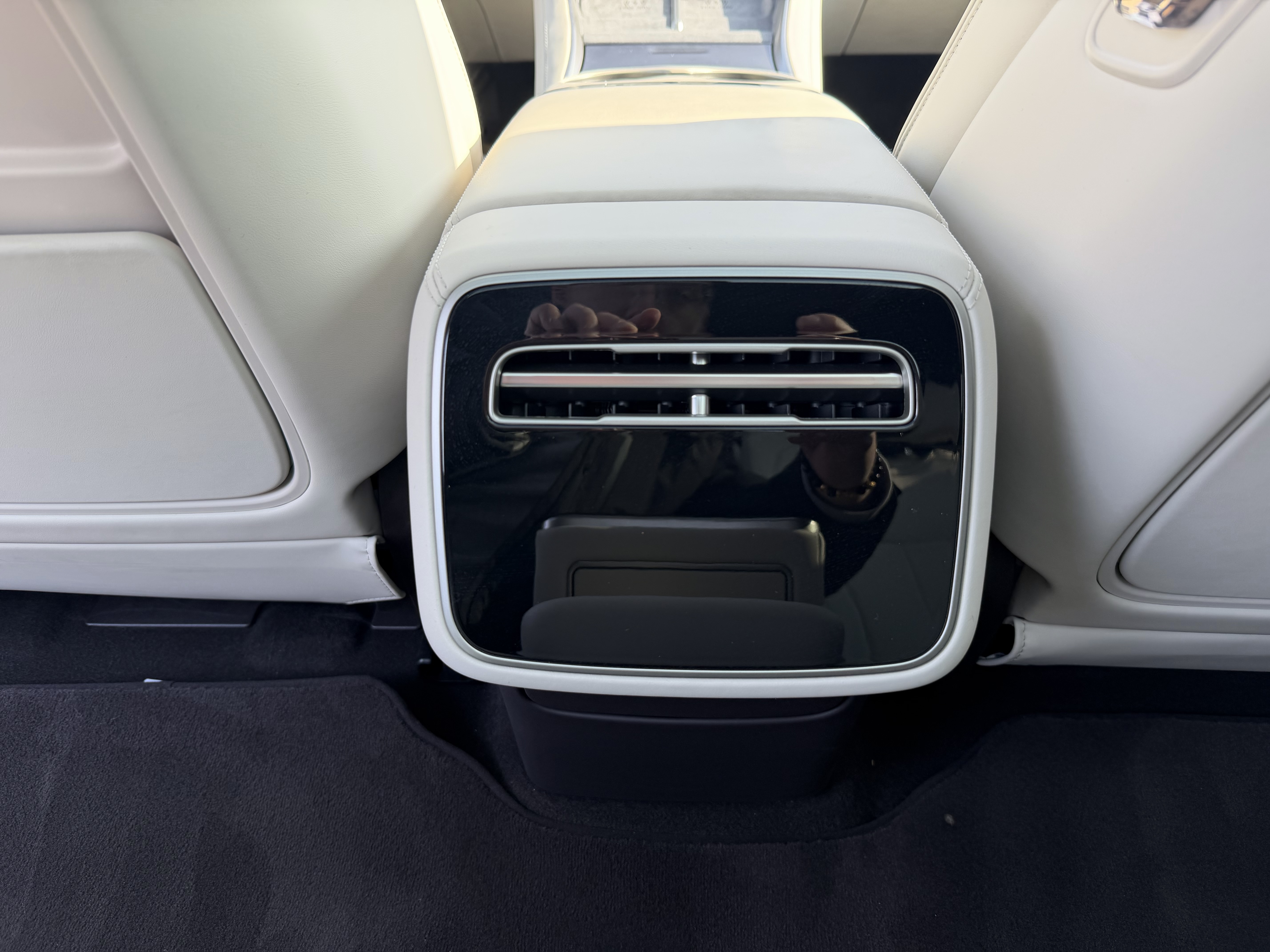 Denza Z9 2025 car image #30