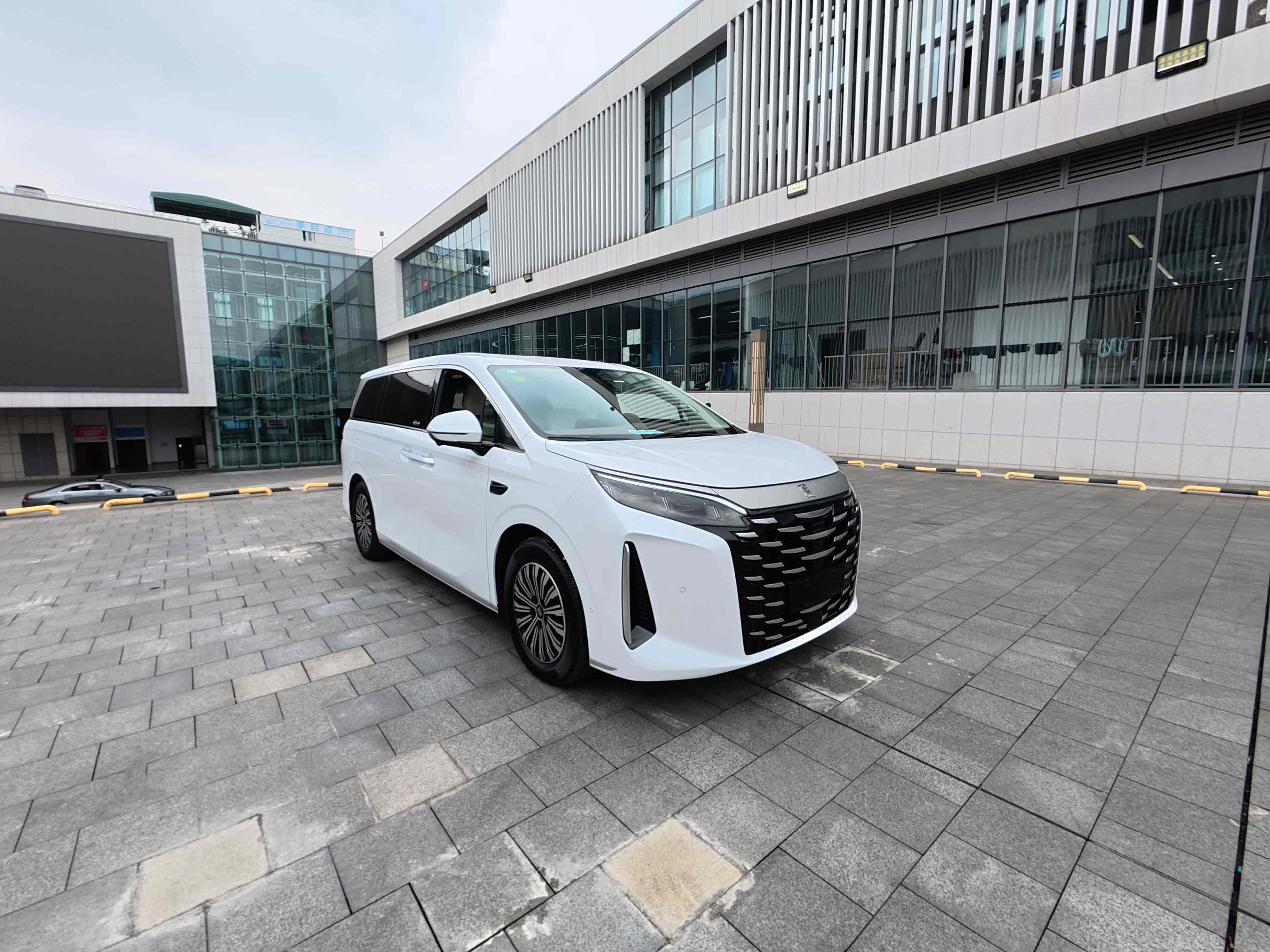 BYD Xia 2025 #30 BYD Xia 2025 car image #30