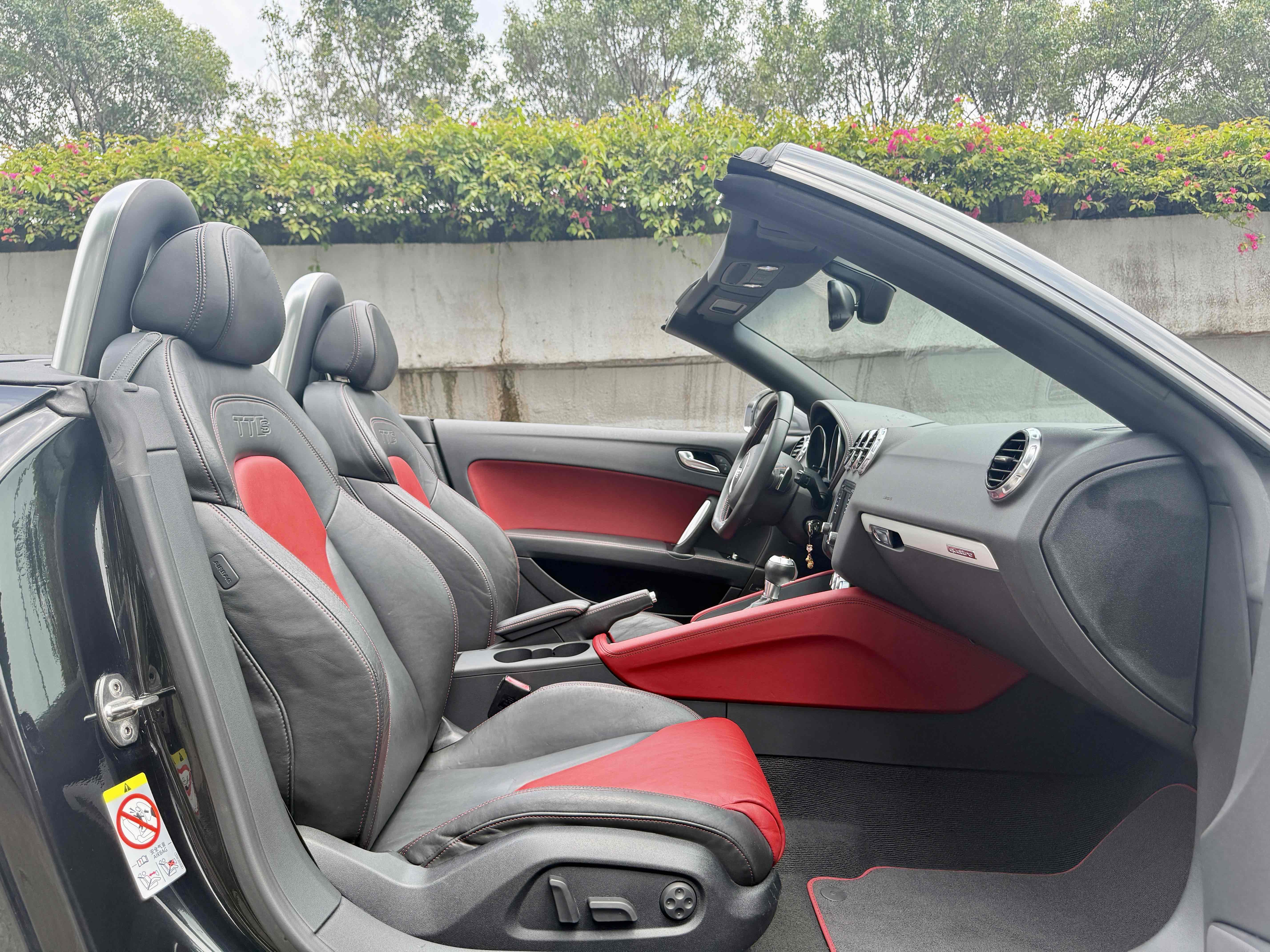 Audi TTS 2011 car image #30