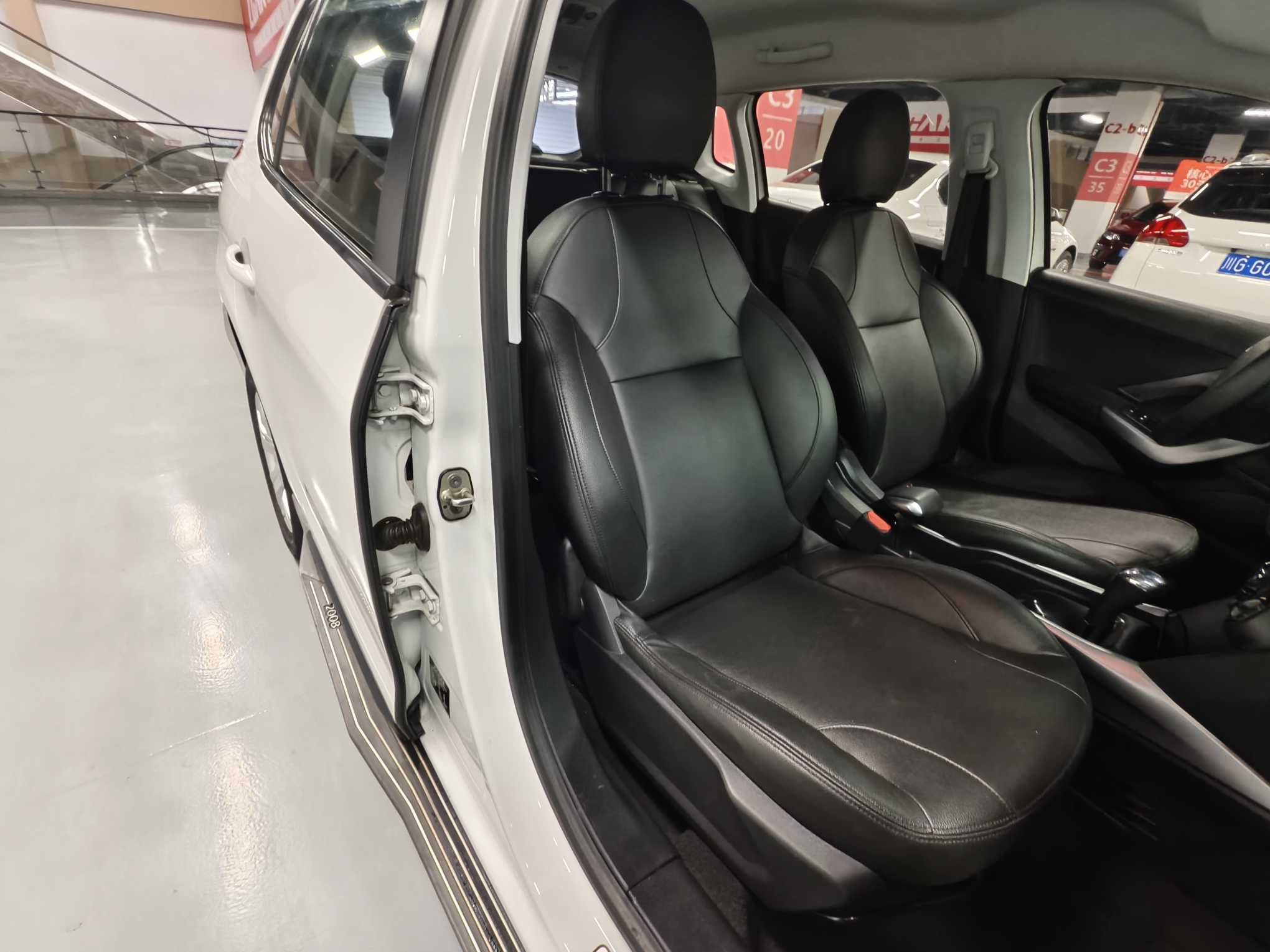 Peugeot 2008 2015 car image #30