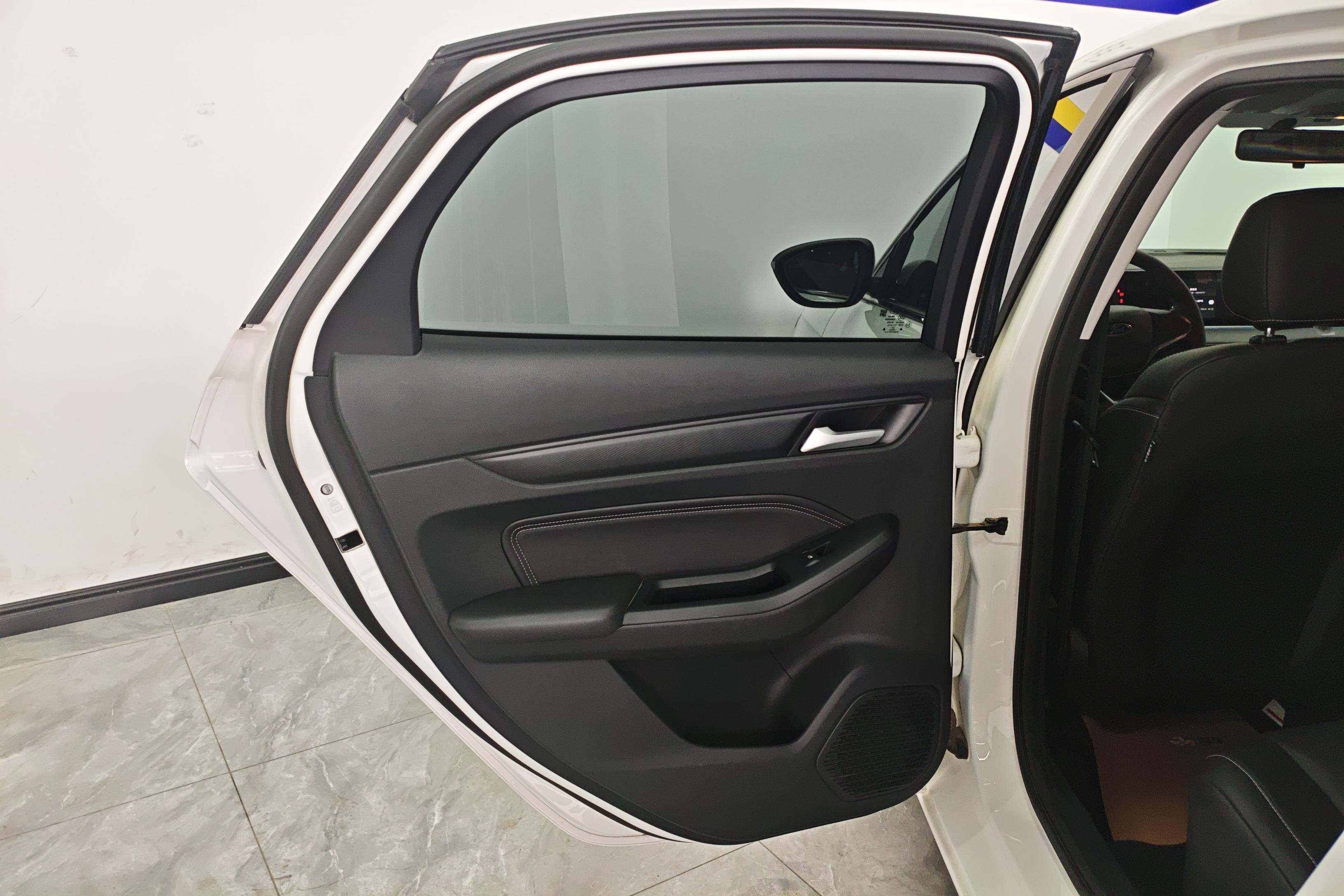 Ford Escort 2022 car image #30