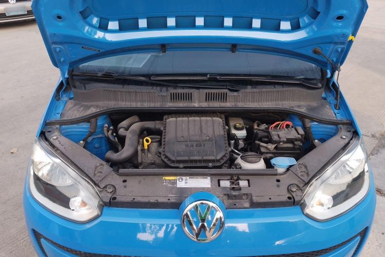 Volkswagen up! 2016 immagine di auto #30