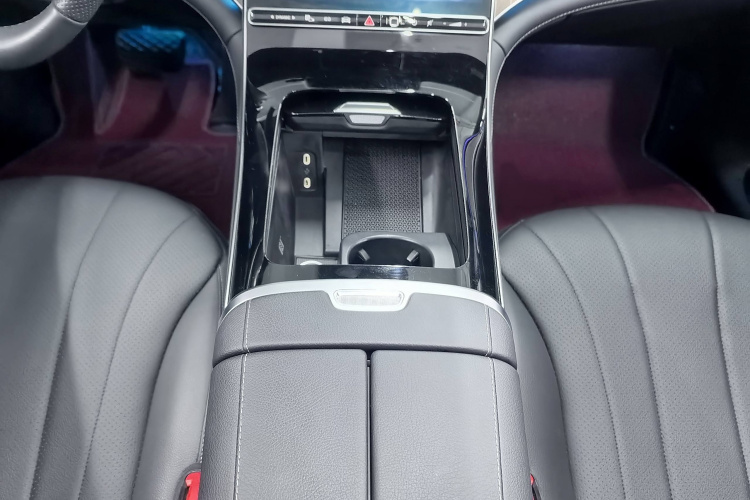 Mercedes-Benz EQE Class 2023 car image #30