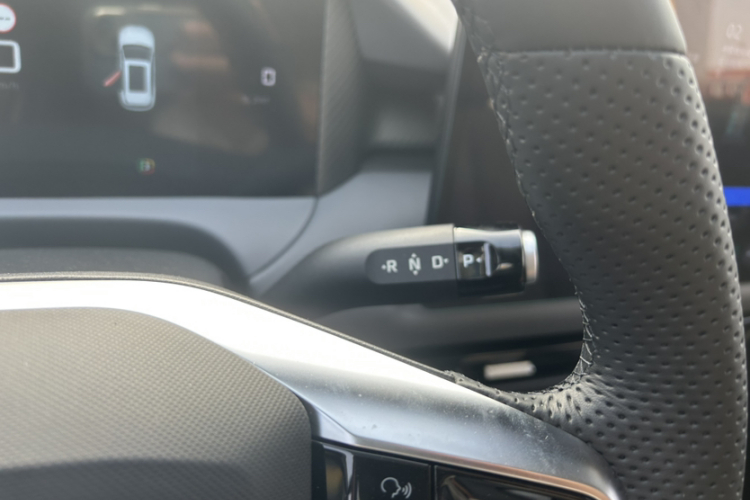 MG ES5 car image #30