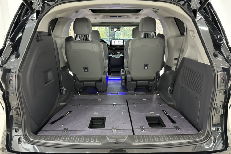 Toyota Granvia 2023 #30 Toyota Granvia 2023 immagine di auto #30