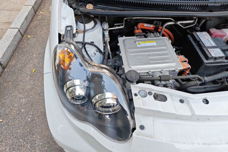 BYD e1 2020 car image #30