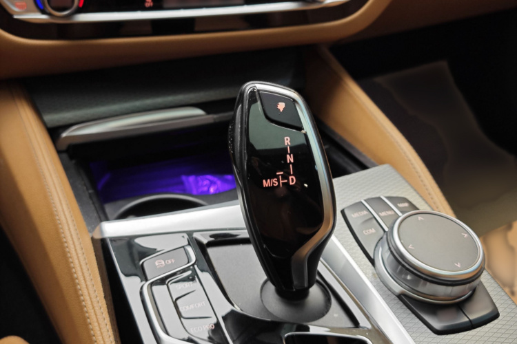 BMW 5 Series (Imported) 2020 #30 BMW 5 Series (Imported) 2020 car image #30