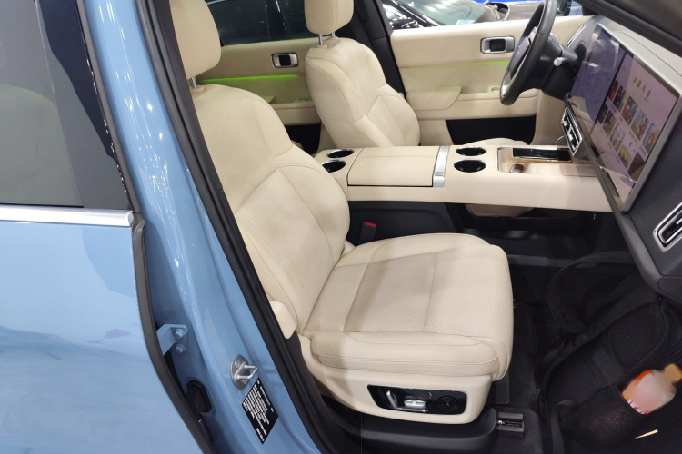 Li L8 2023 изображение автомобиля #30