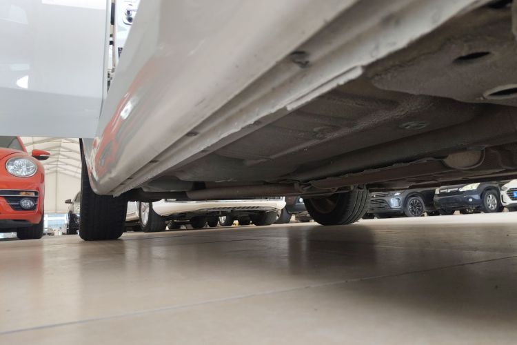 MG GT 2017 car image #30