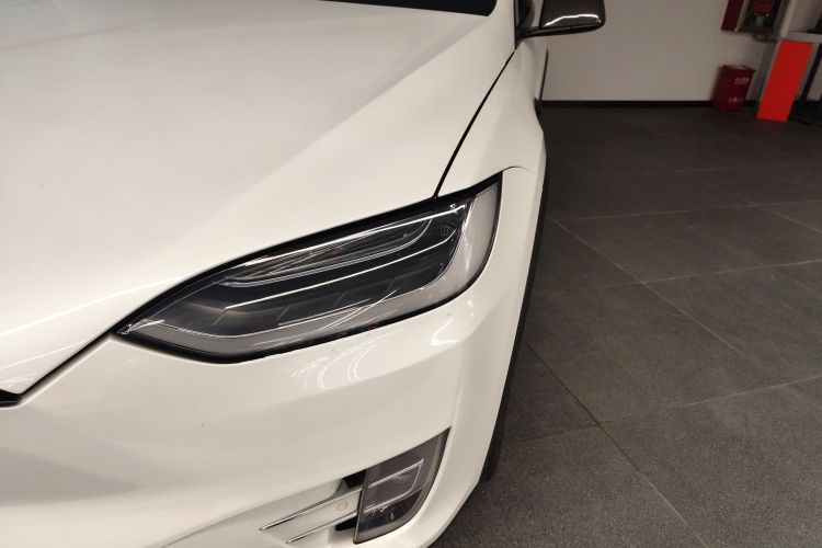 Tesla Model X 2019 car image #30