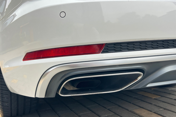 Audi A4 2019 car image #30