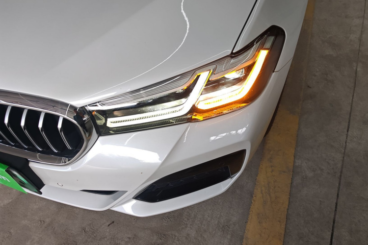 BMW M5 New Energy 2022 car image #30