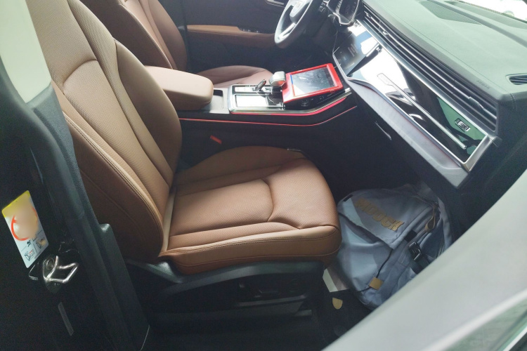 Audi Q8 2023 car image #30