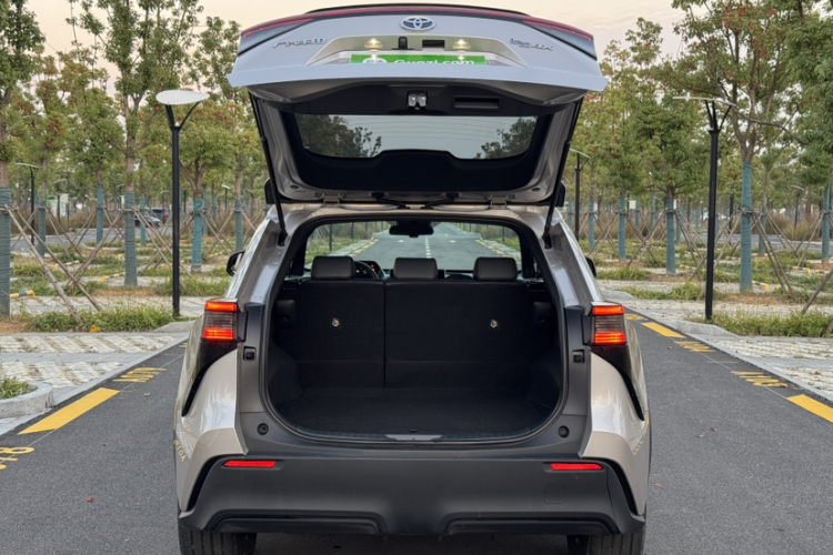 Toyota bZ4X 2022 immagine di auto #30