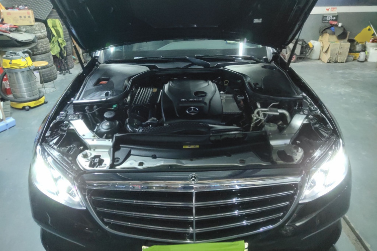 Mercedes-Benz E Class New Energy 2020 car image #30