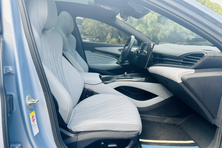 BYD Seal 2023 car image #30