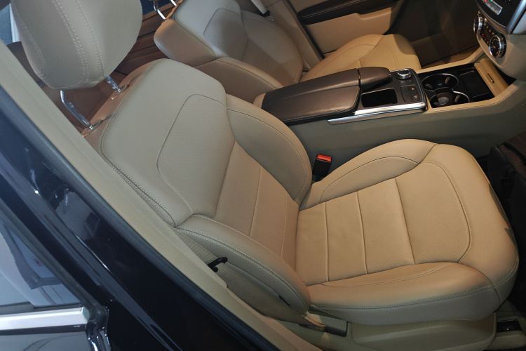 Mercedes-Benz M Class 2015 car image #30