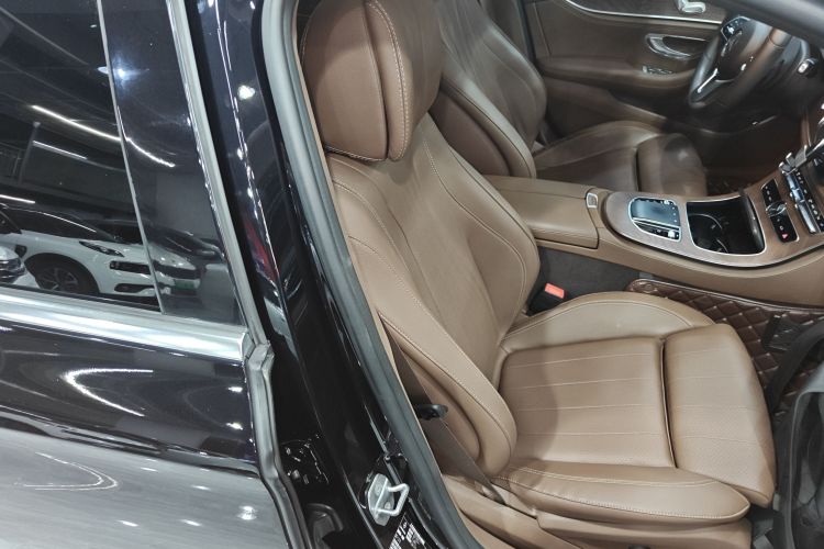 Mercedes-Benz E Class 2020 car image #30