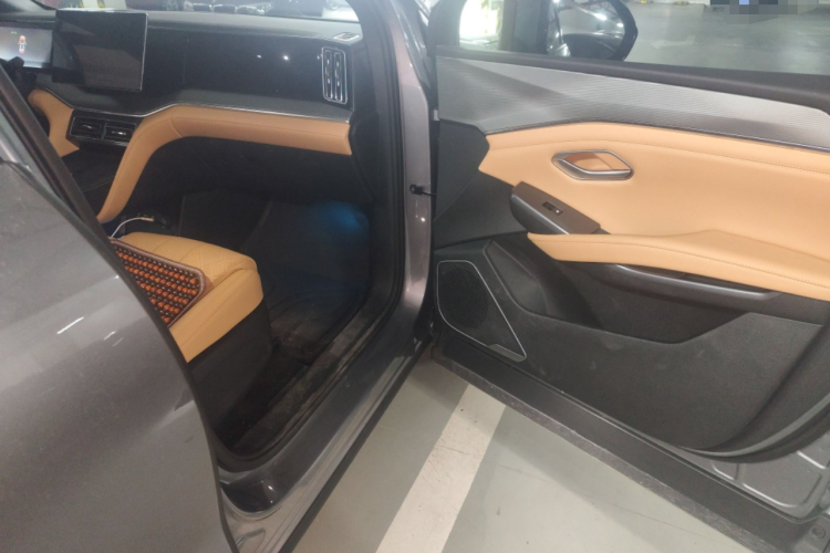 BYD SongL DM-i 2025 #30 BYD SongL DM-i 2025 car image #30