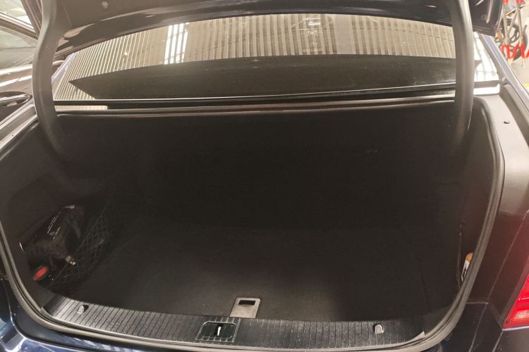 Mercedes-Benz E Class 2015 car image #30