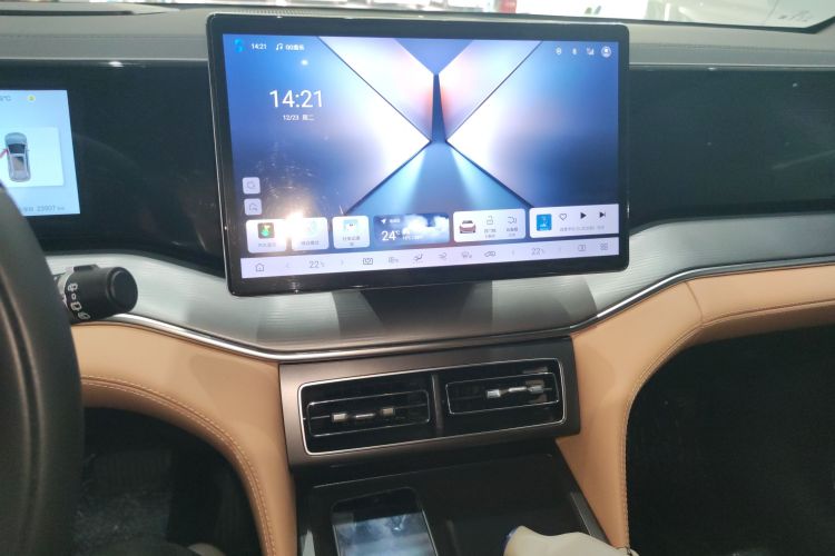 BYD SongL DM-i 2024 #30 BYD SongL DM-i 2024 car image #30