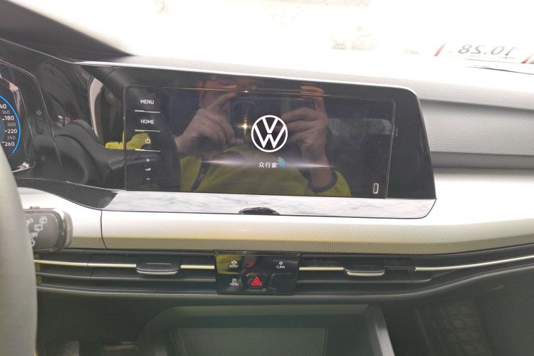 Volkswagen Golf 2023 car image #30