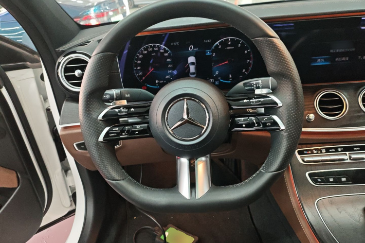 Mercedes-Benz E Class 2021 car image #30