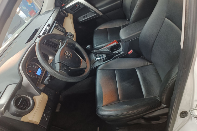 Toyota RAV4 2018 #30 Toyota RAV4 2018 car image #30