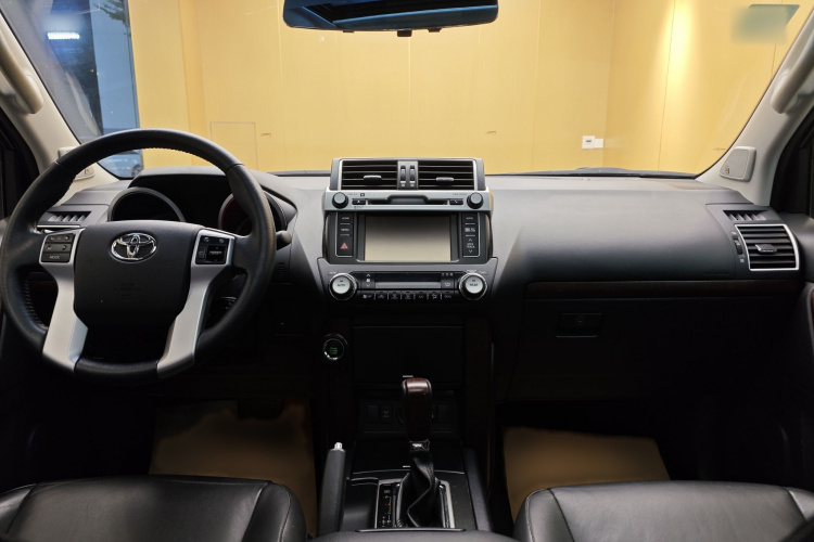 Toyota Land Cruiser Prado 2017 car image #30