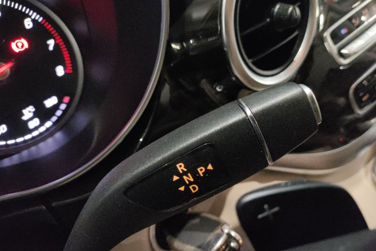 Mercedes-Benz V Class 2018 #30 Mercedes-Benz V Class 2018 car image #30