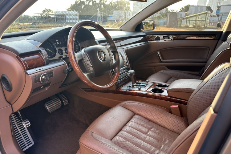 Volkswagen Pheaton 2012 immagine di auto #30