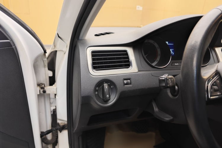 Skoda Rapid Spaceback 2019 car image #30