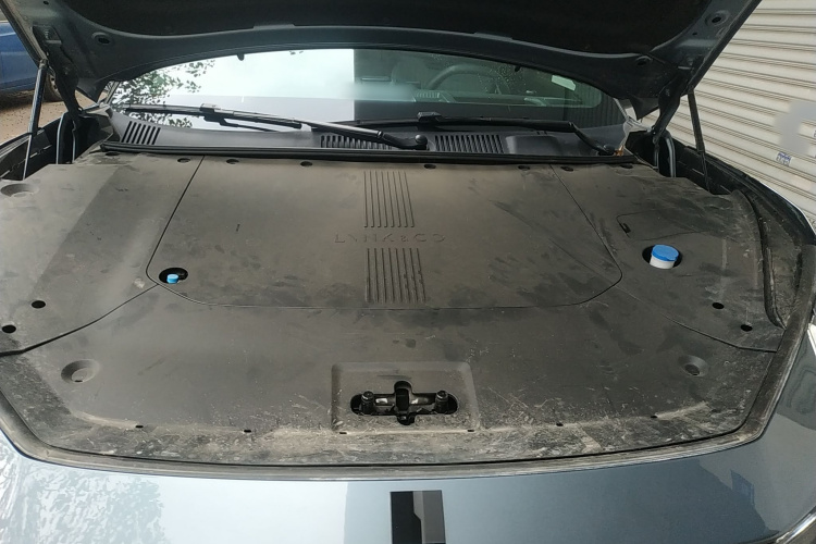 Lynk & Co 2025 car image #30