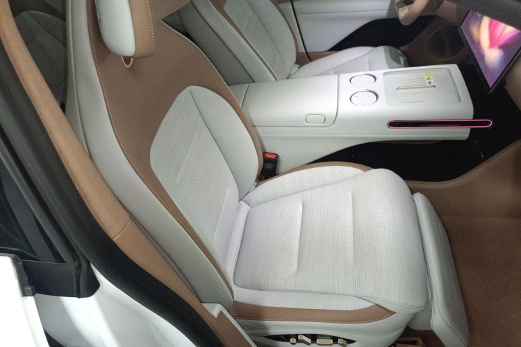 Avatr 07 2025 car image #30