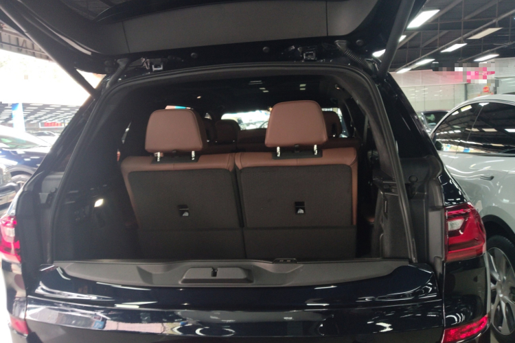 BMW X7 2020 car image #30
