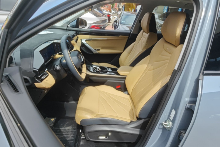 GEELY Boyue L 2024 car image #30