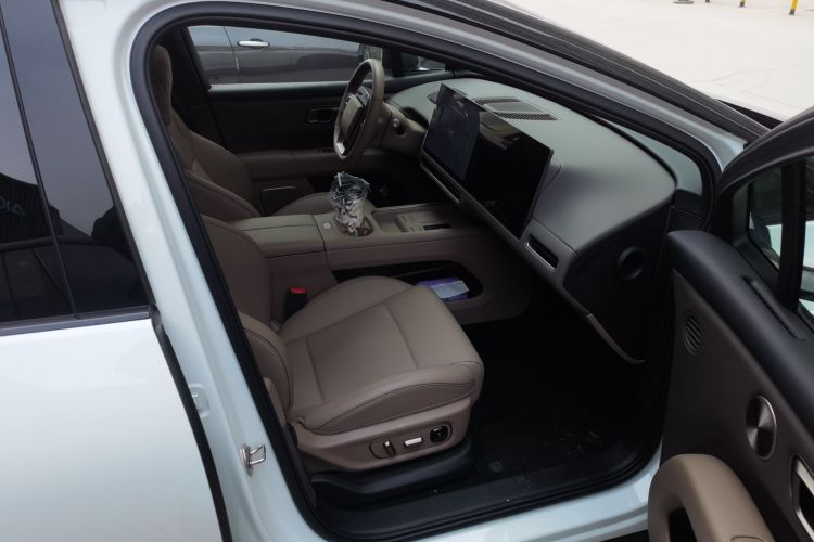 Li 2025 car image #30