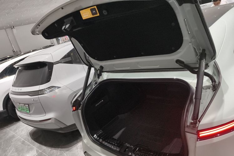 Avatr 11 2023 car image #30