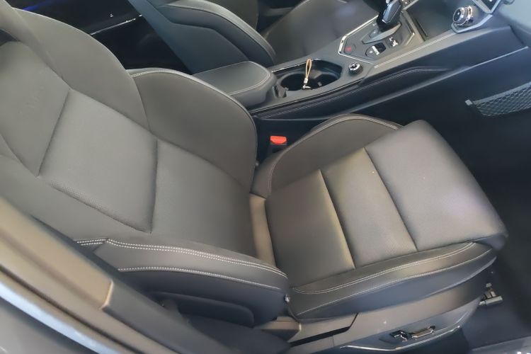 Lynk & Co 01 EM-P 2022 car image #30