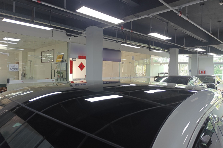 Avatr 11 2023 immagine di auto #30