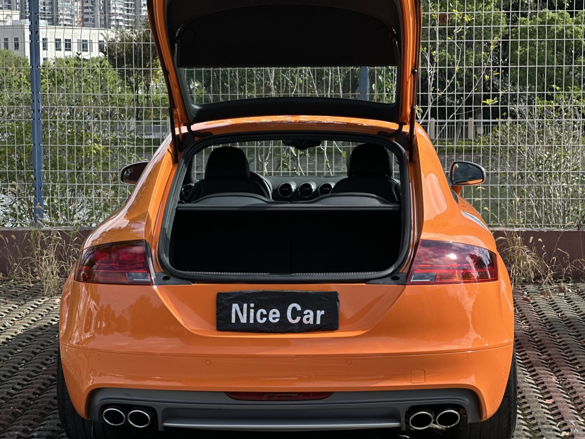 Audi TTS 2011 car image #30